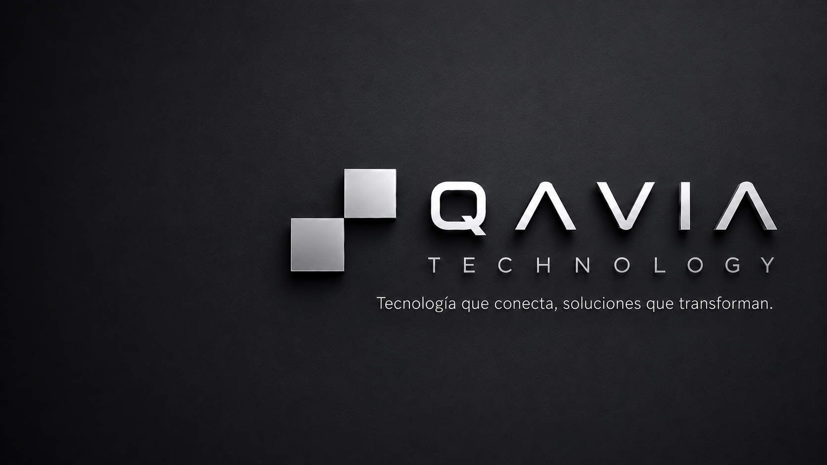Logo oficial QAVIA TECHNOLOGY sobre fondo negro carbón